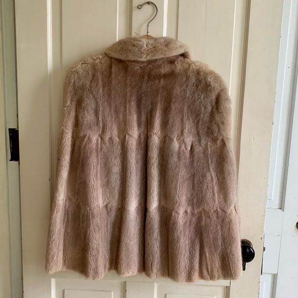 Fur cape made by FETTNER FURS - Picture 9 of 15